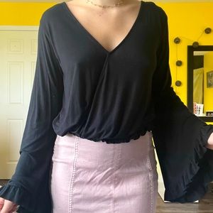 American Eagle top with flowy sleeves